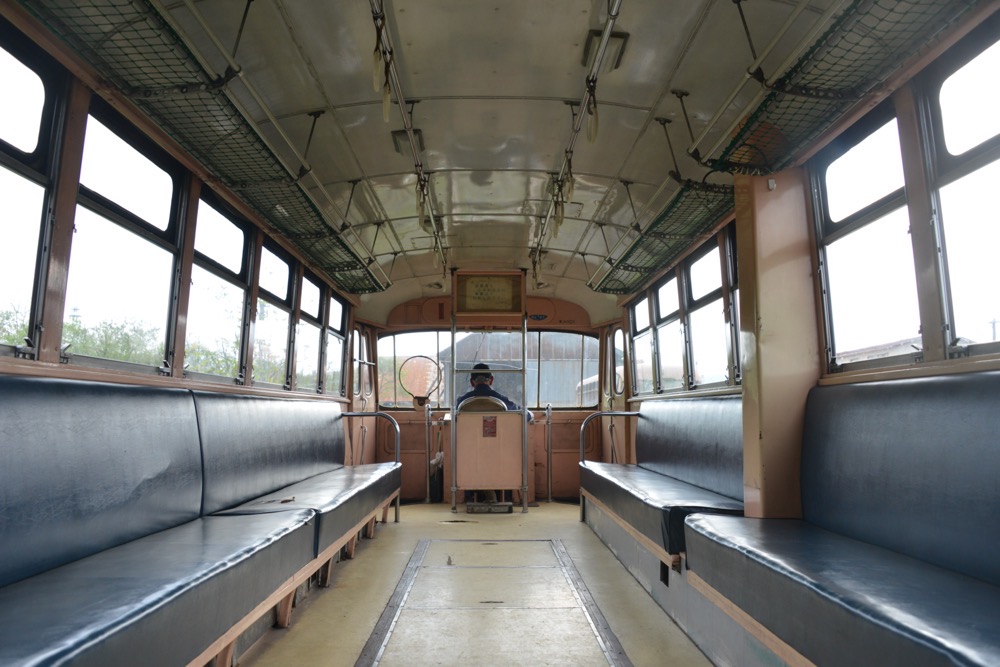 レールバスの車内風景（キハ101）